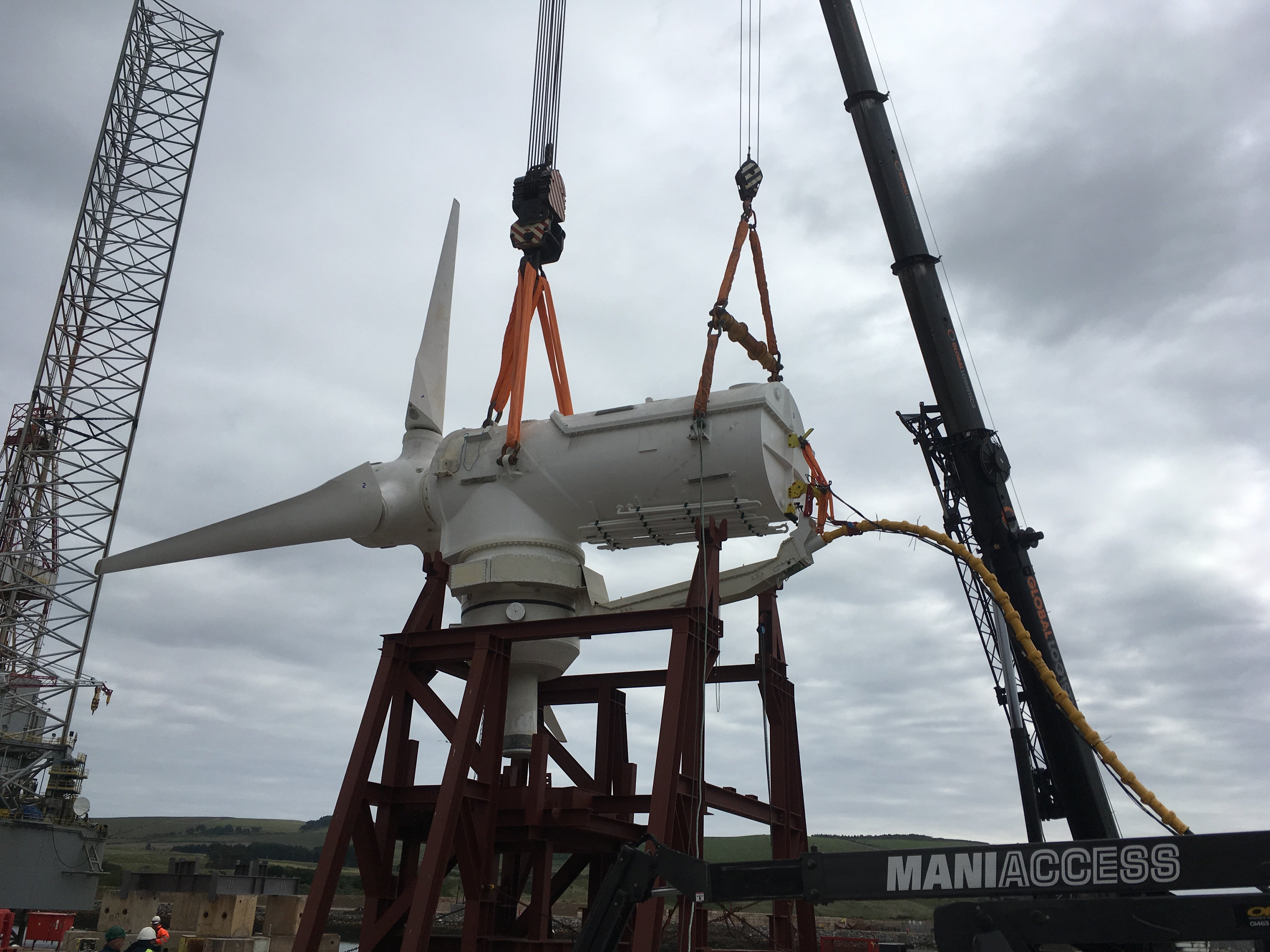 Close-up of AWL round slings lifting Tidal Turbine