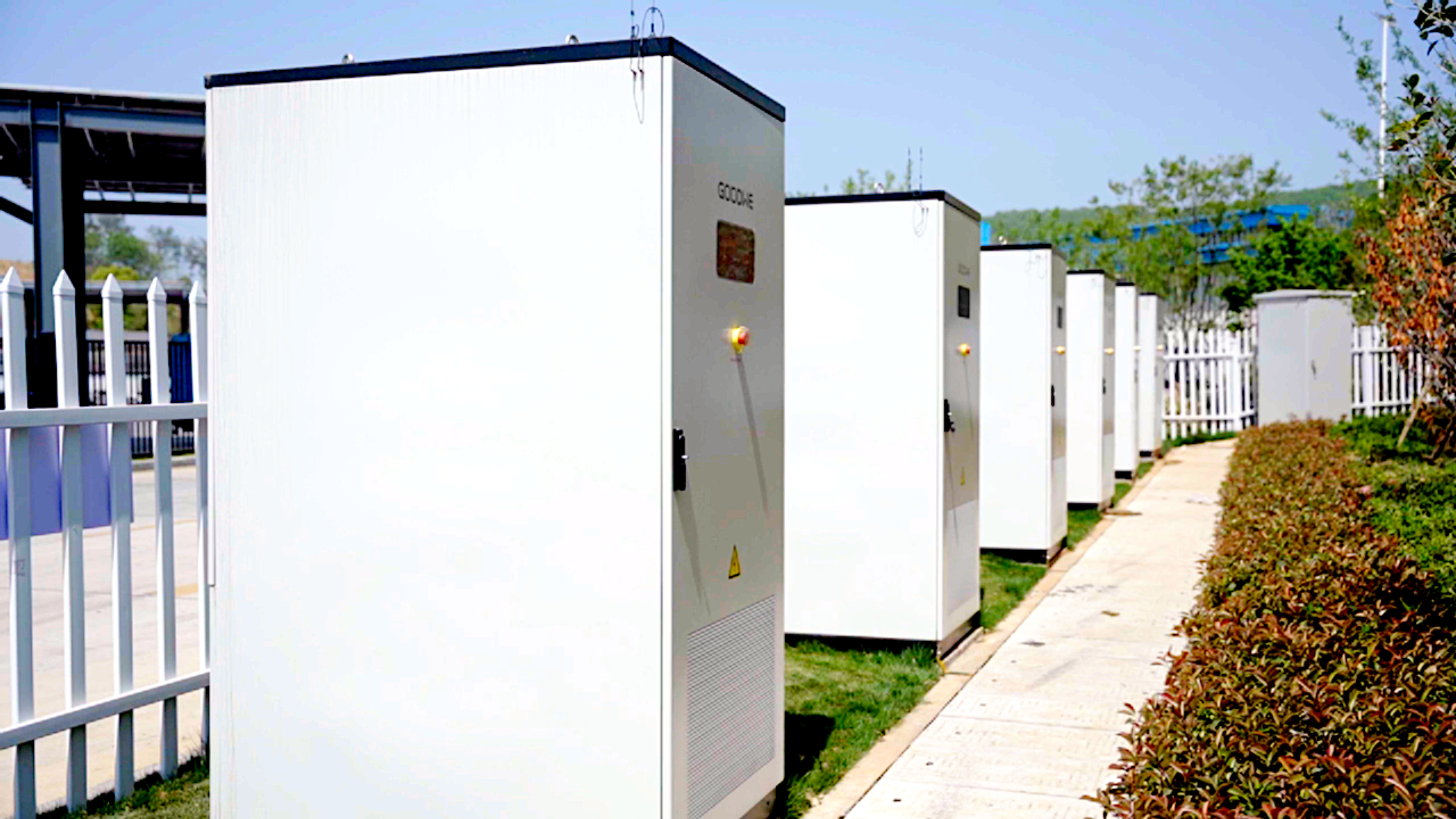 Seven ESA 125kW 261kWh provide energy storage for truck charging in Dean, China