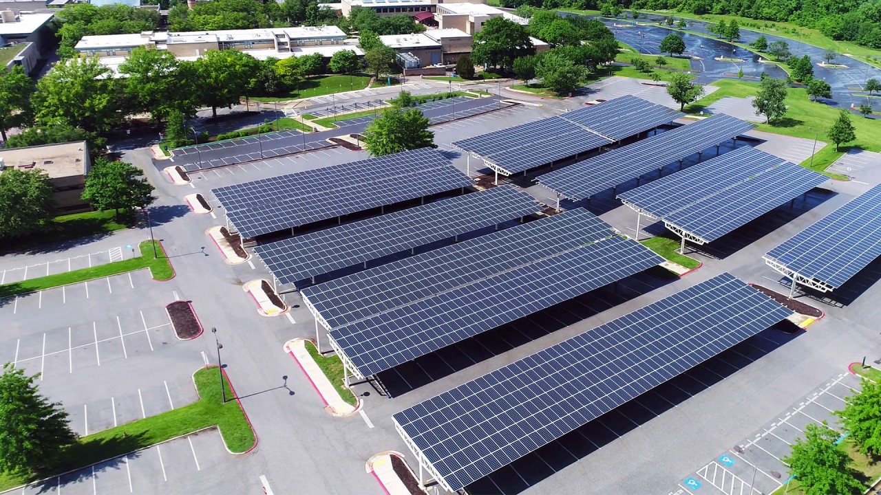 Maximizing efficiency with solar project management image