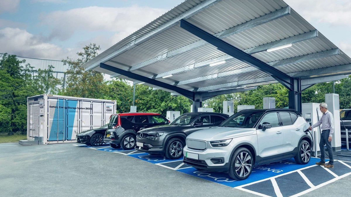Navigating EV charging challenges for tomorrow’s e-mobility image