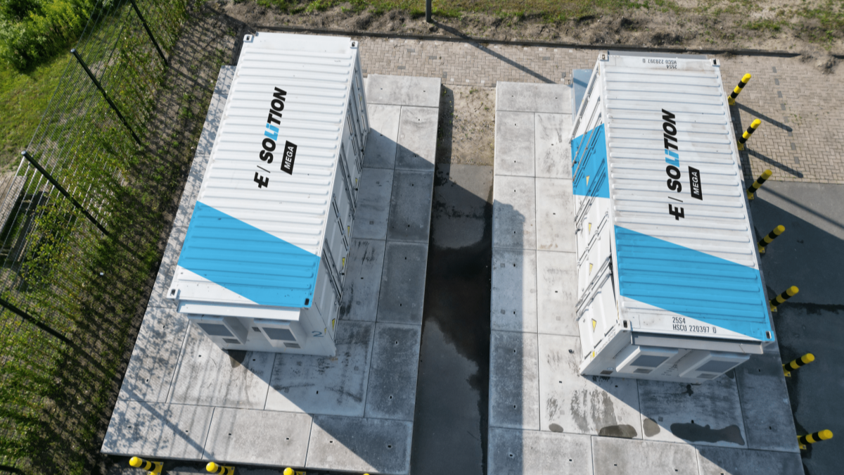 Transforming Workplaces into Sustainable Energy Hubs with Battery Storage Systems image