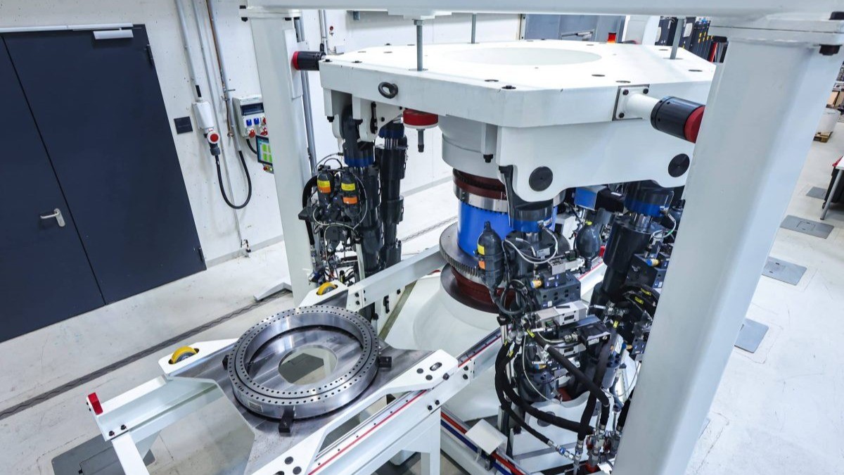 Lubricating Reliability: How Real-World Grease Testing is Redefining Wind Turbine Performance image