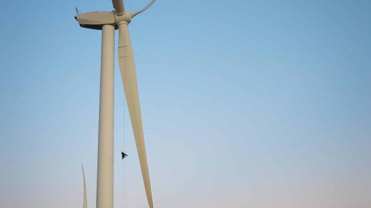 Proactive Strategies for Mitigating Wind Turbine Blade Erosion image