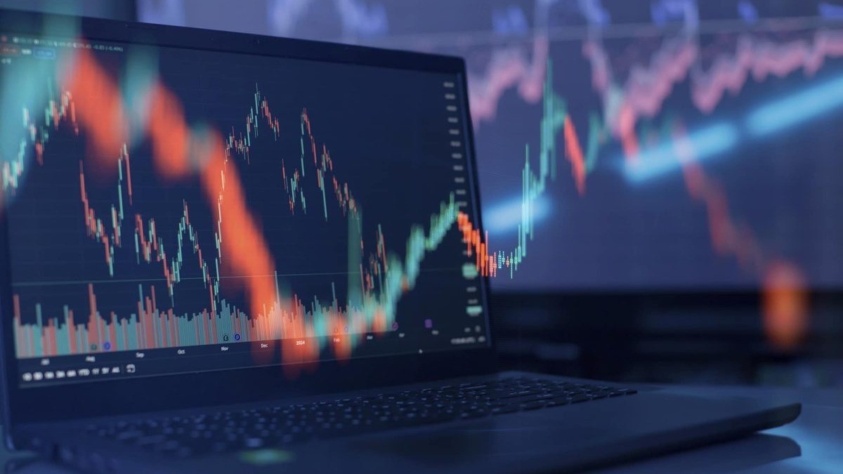 Turning Sunlight into Strategy: How Direct Marketing is Powering Europe's Solar Future image