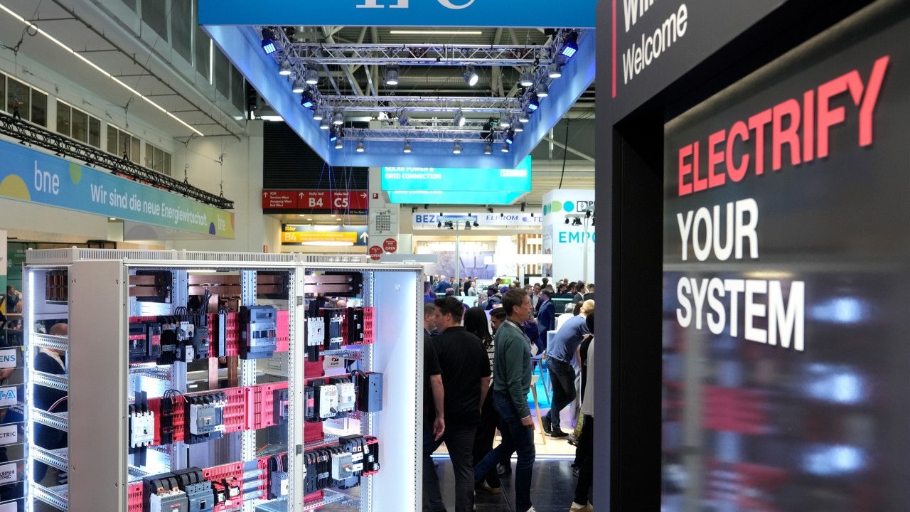 Hybrid Power Takes Hold: Lessons from Solar for the Wind Industry's Next Phase image