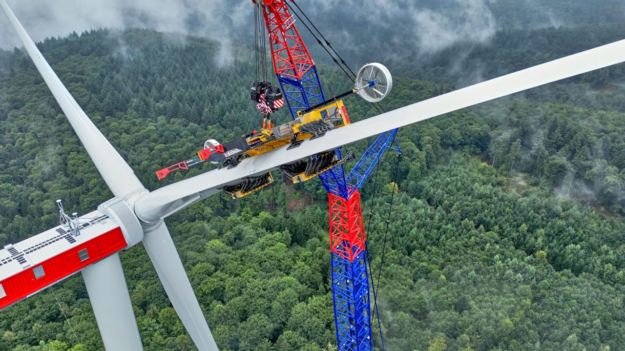 Raising the Bar: How Innovative Yoke Technology is Accelerating Wind Turbine Blade Assembly image