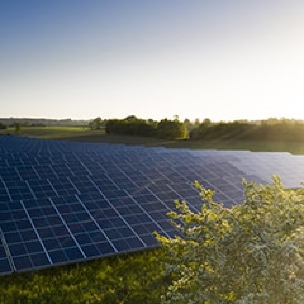 MKM Invest Group und Prime Capital schließen Mezzanine-Finanzierung für länderübergreifendes PV Portfolio mit 579 MW ab image