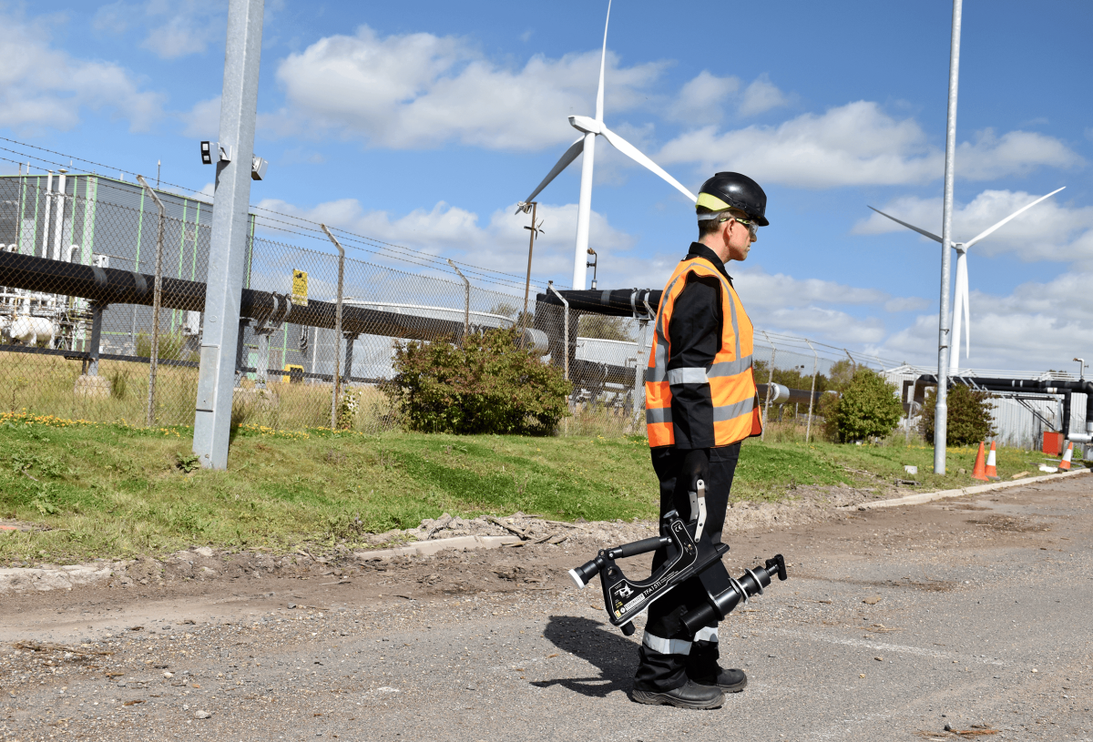 Precision and efficiency in turbine installation and maintenance image