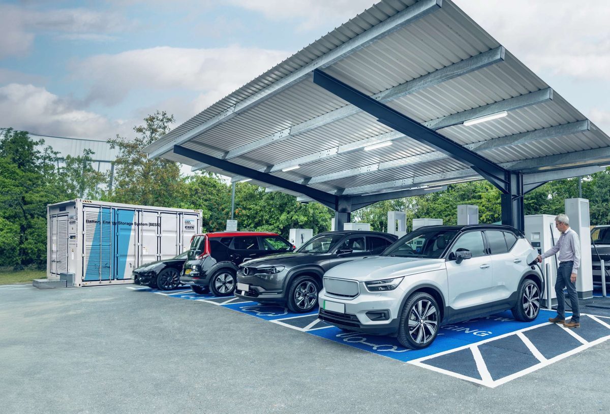 Navigating EV charging challenges for tomorrow's e-mobility image