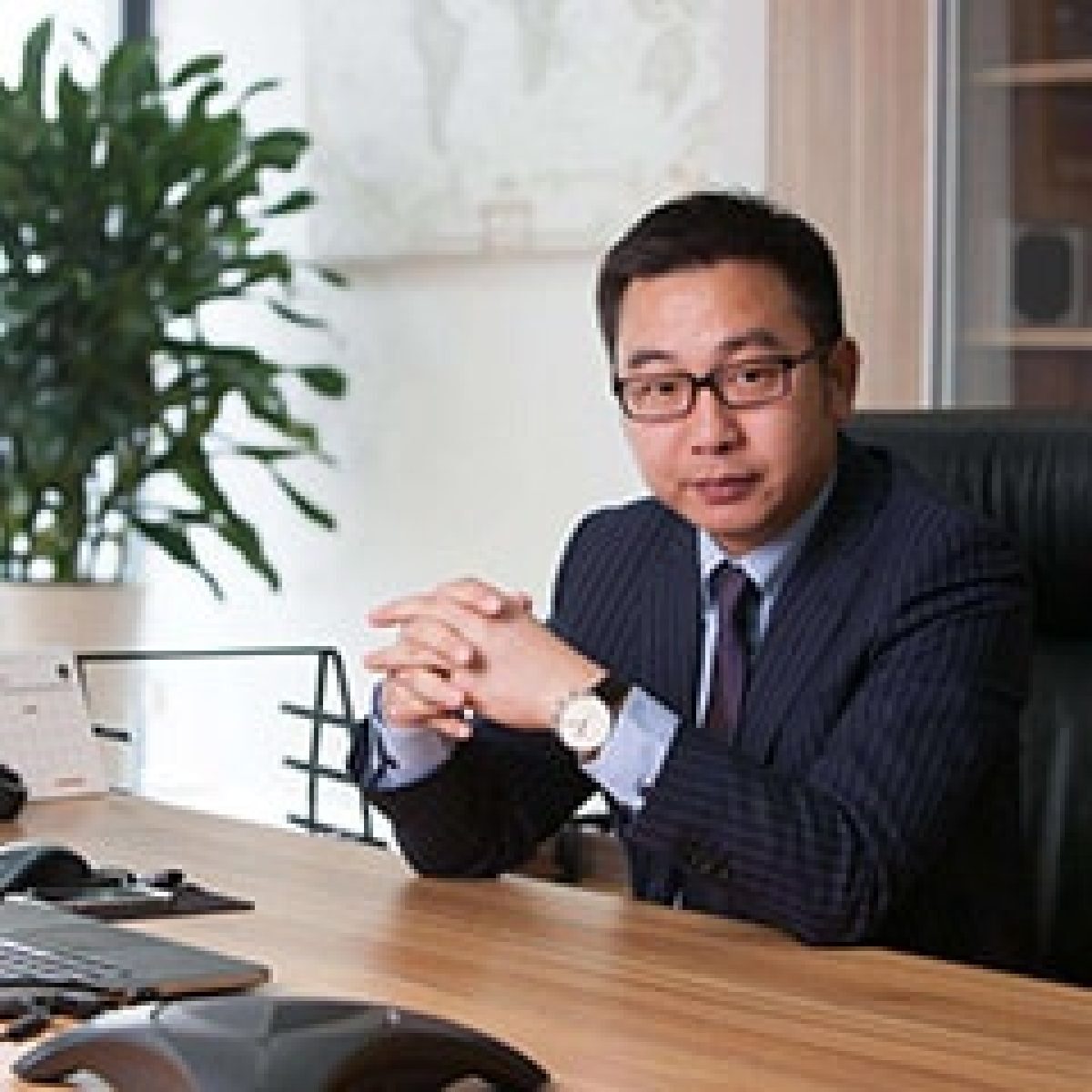 Decrypting the Innovation Logic of Ultra-High-Power Modules around 530W: An Exclusive Interview with Dennis She, Senior Vice President of LONGi Solar image