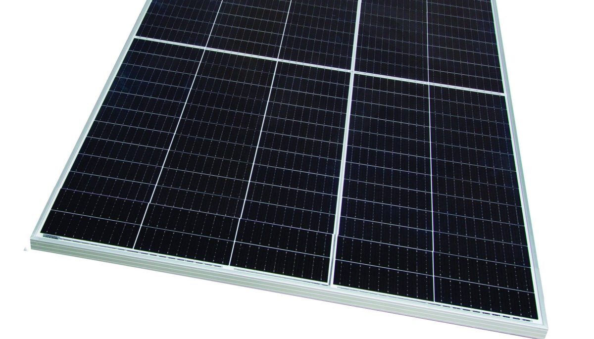 SILK Premium, FuturaSun's new range of photovoltaic modules: with high module efficiency up to 21.29 % and two configurations with 400 and 500 Watt image