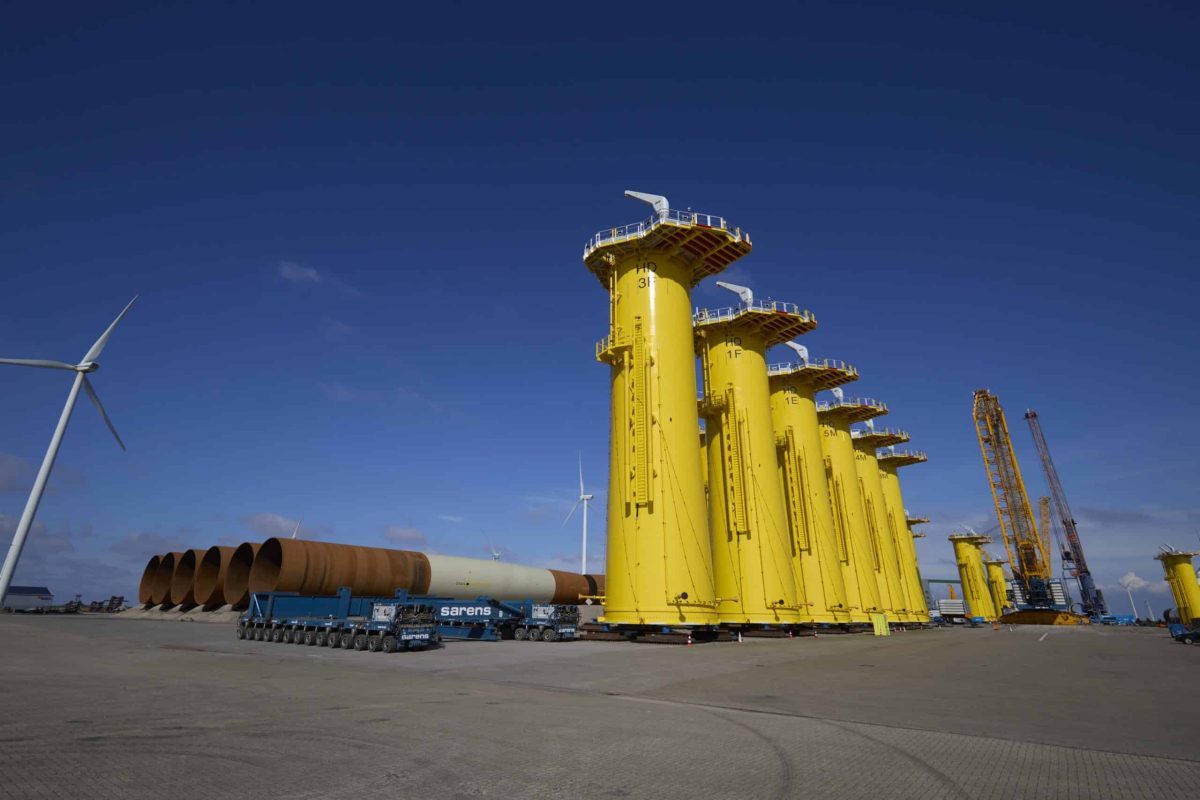 Driving hydraulic expertise offshore image