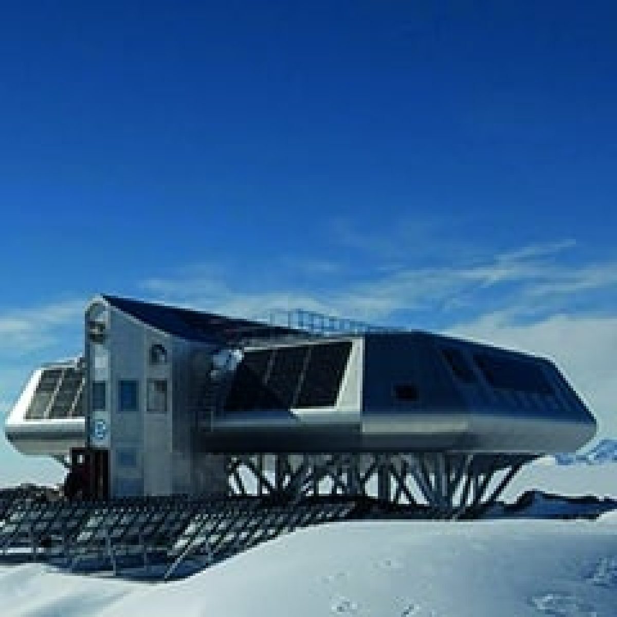 Heating technology for the Antarctic: my-PV's power managers provide hot water and heating from solar power image