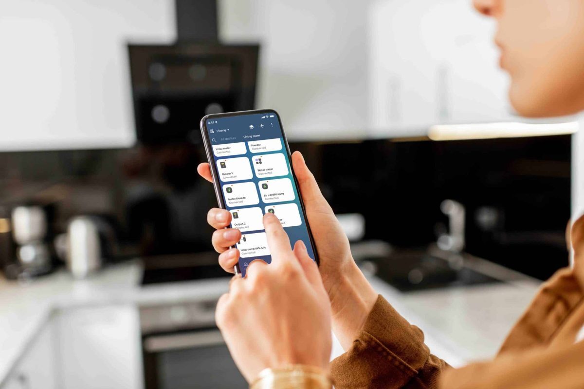 ABB and Samsung Electronics Enhance User Experience in Energy Management image