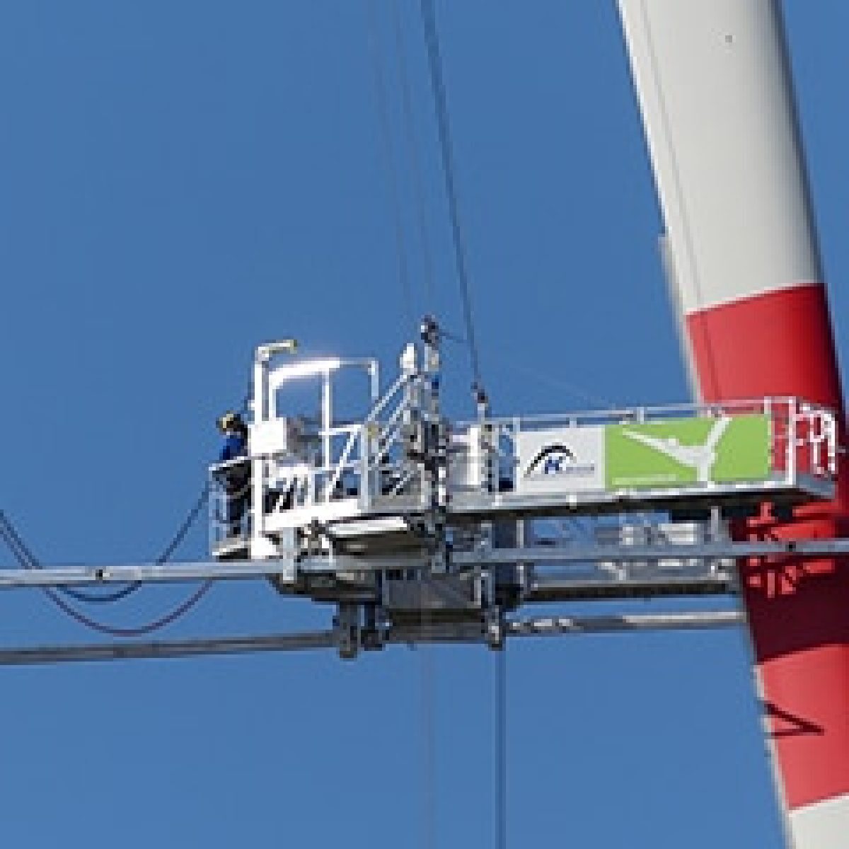 Series production started: Käufer Befahrtechnik launches the world's first rotor blade access system for onshore wind turbines with mechanically opening gangways image