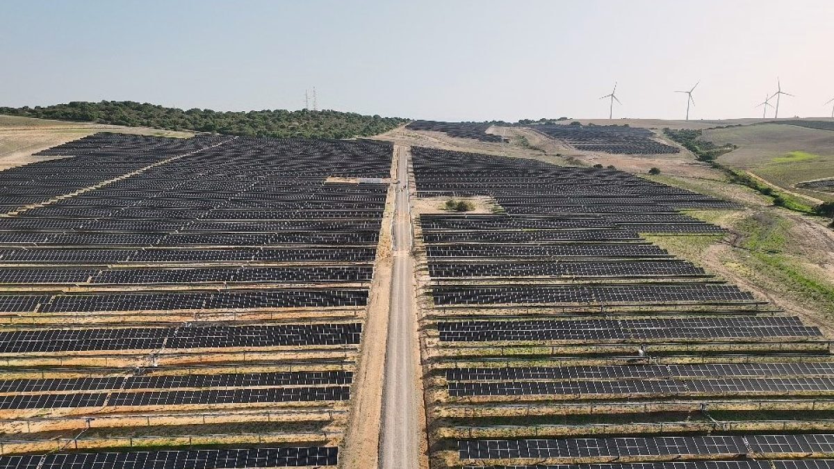 KGAL commissions 47-megawatt solar park in southern Spain image