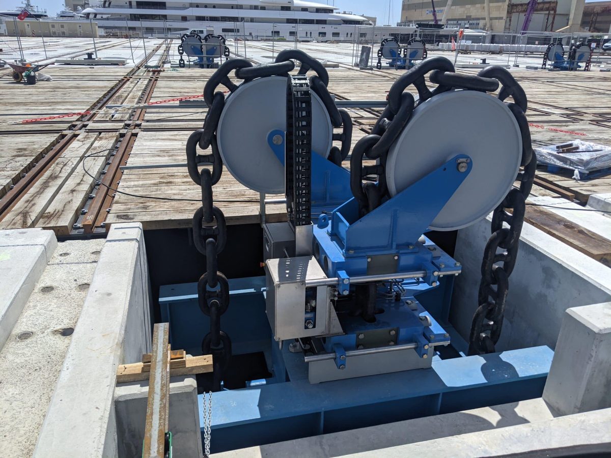 Taking up position with heavy load handling image