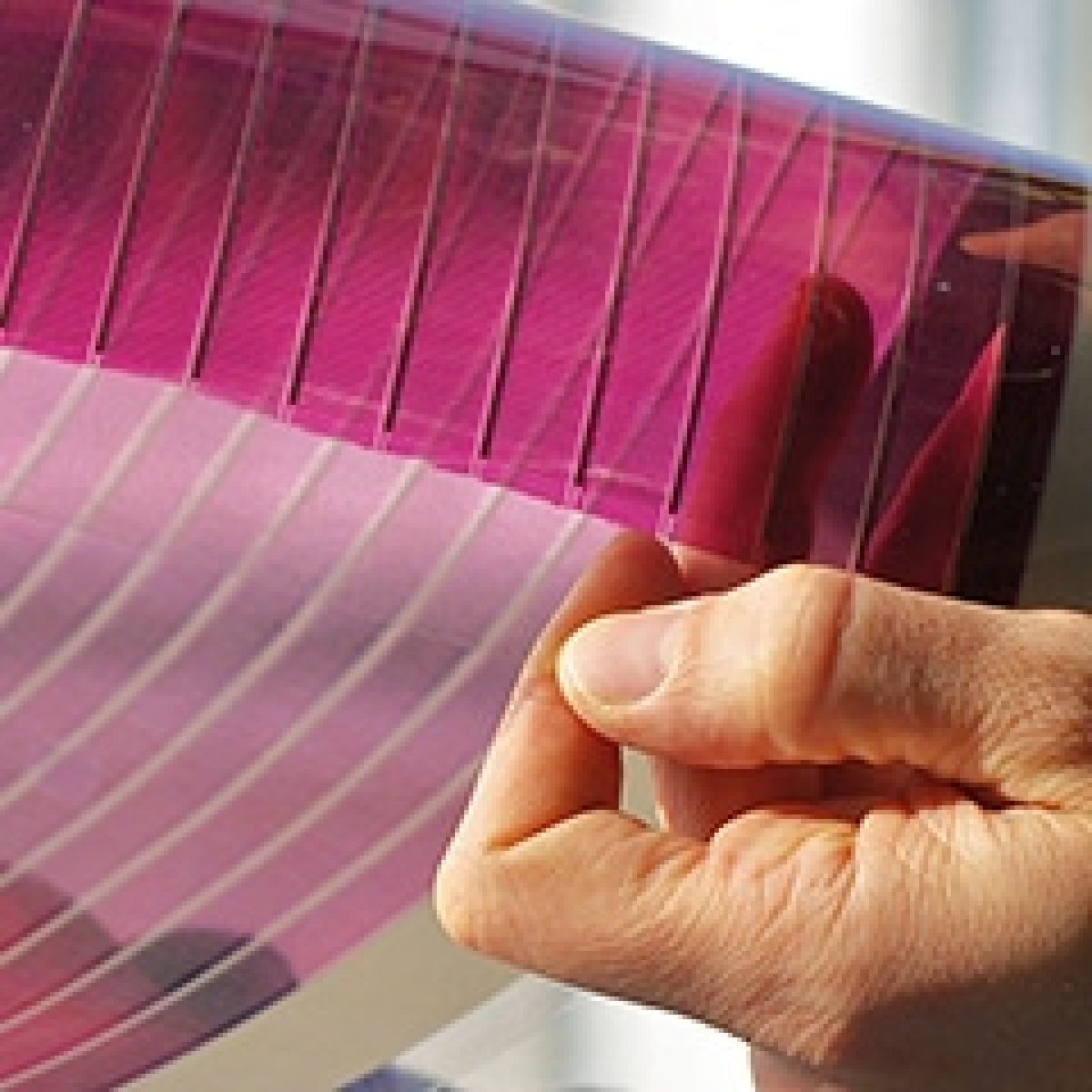 Higher Efficiencies in Organic Photovoltaics - New Record for 1 cm² Solar Cell image
