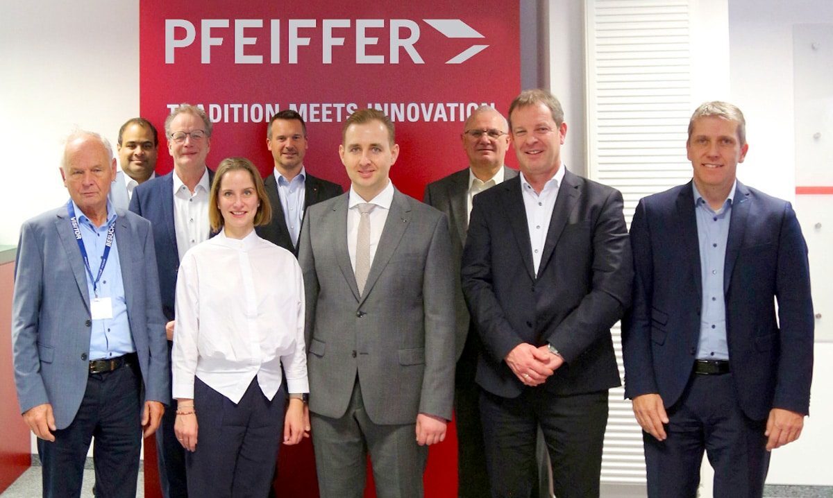Pioneering radiation research: Pfeiffer Vacuum+Fab Solutions welcomes Röntgen Prize winner PD Dr. Johann Matschke image