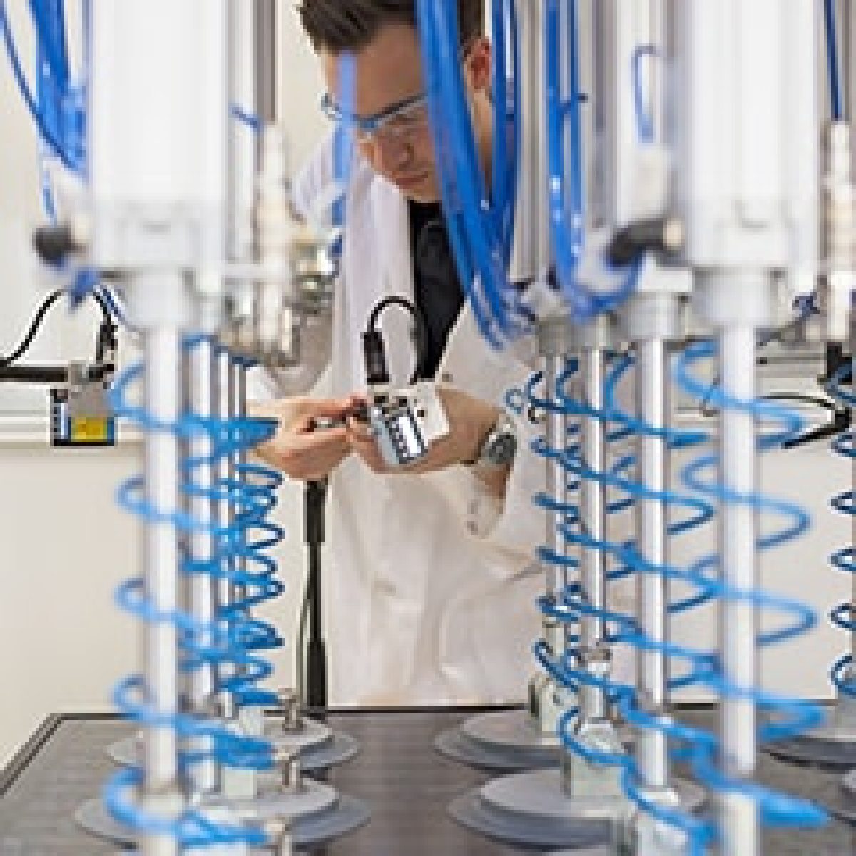 Q CELLS seals first industry certification for new Quality Controlled PV program from TÜV Rheinland image