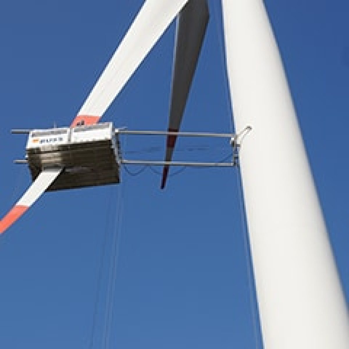 Working platform for the repair of rotor blades demonstrated on offshore wind turbine image