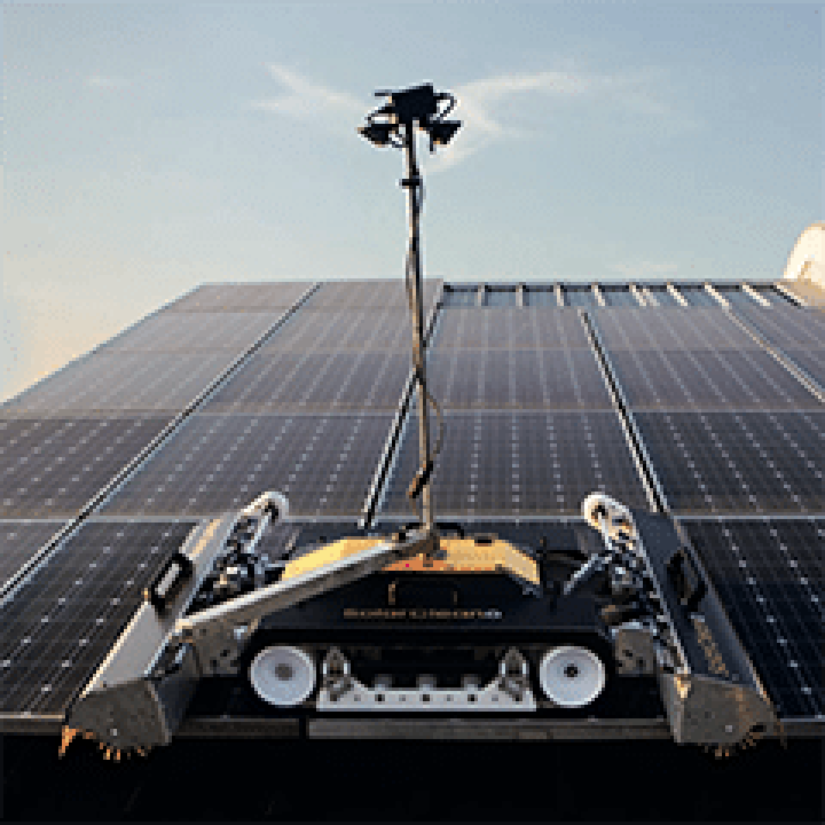 Preventive maintenance on solar power plants image