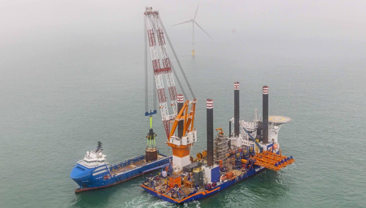 World's first inline Active Heave Compensator successfully tested by Seaqualize, together with Van Oord image