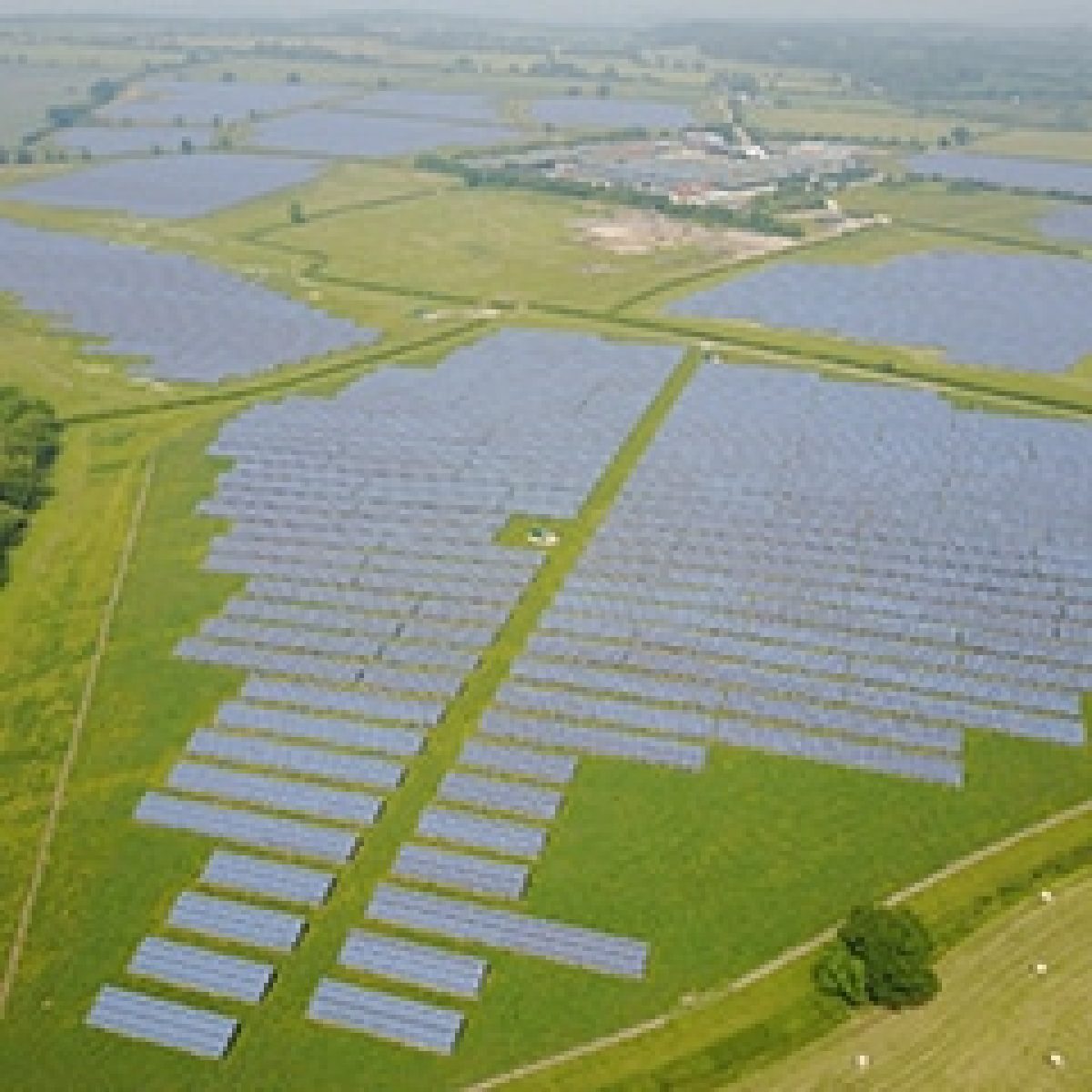Aksiom and Ara Partners acquire UK renewable energy company Anesco image