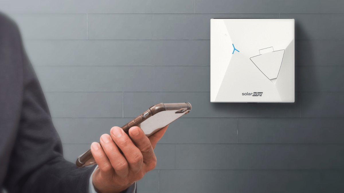 SolarEdge Launches New Solar-Powered EV Charging Solution, Designed to Significantly Reduce EV Charging Fleet Costs for Businesses image