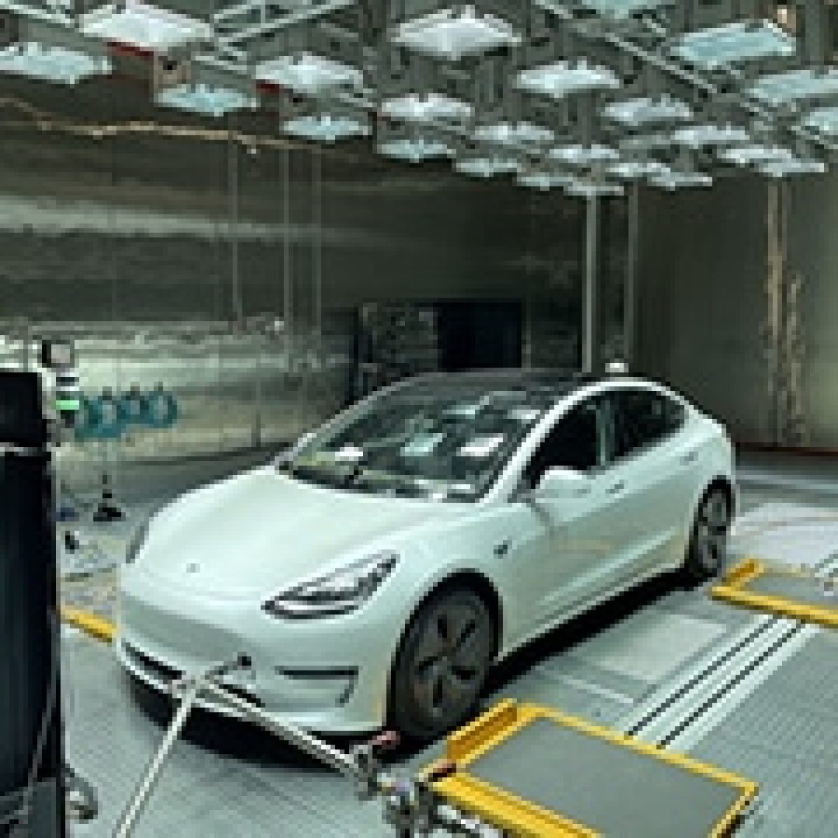 Sunshine on Demand - FEV Installs Solar Simulation System in US Vehicle Development Center image