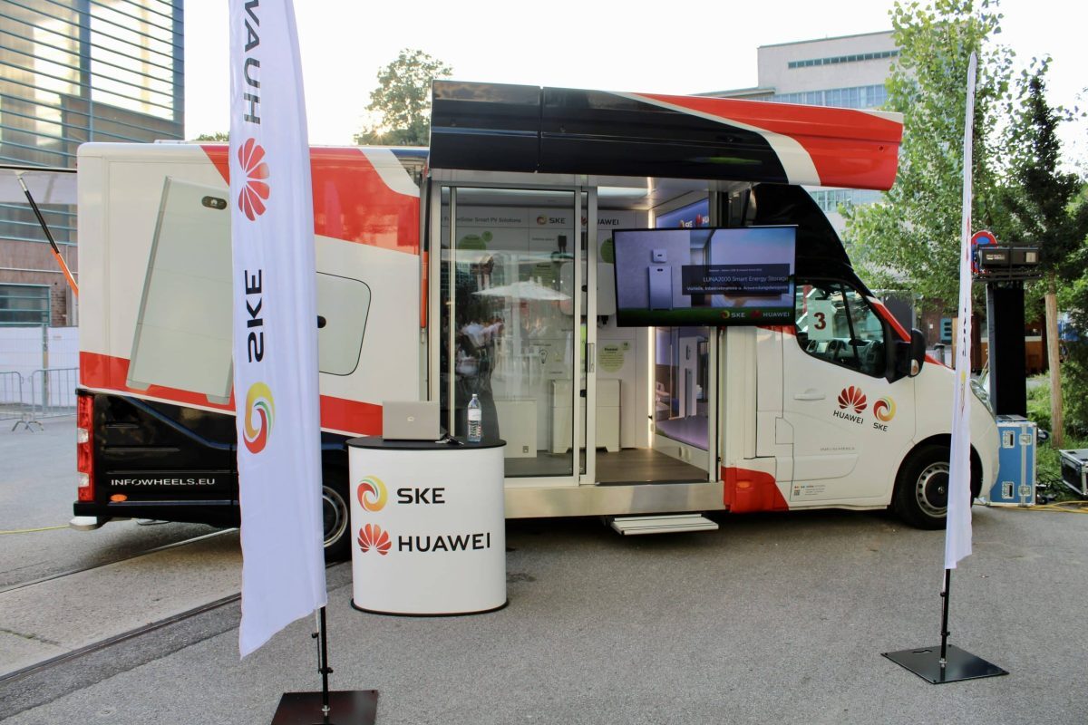 UK roadshow shines a spotlight on the one-fits-all residential smart PV solution image