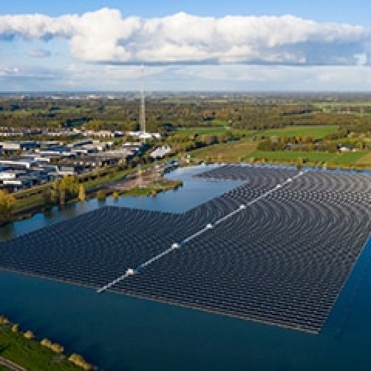 Fraunhofer ISE Analyzes Potential of Solar Power Plants Located on Pit Lakes in Former Lignite Mines image