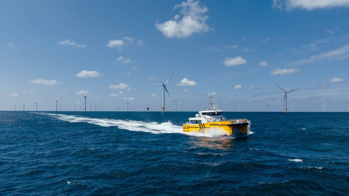 Smooth sailing: tackling the toughest crew transfer challenges image