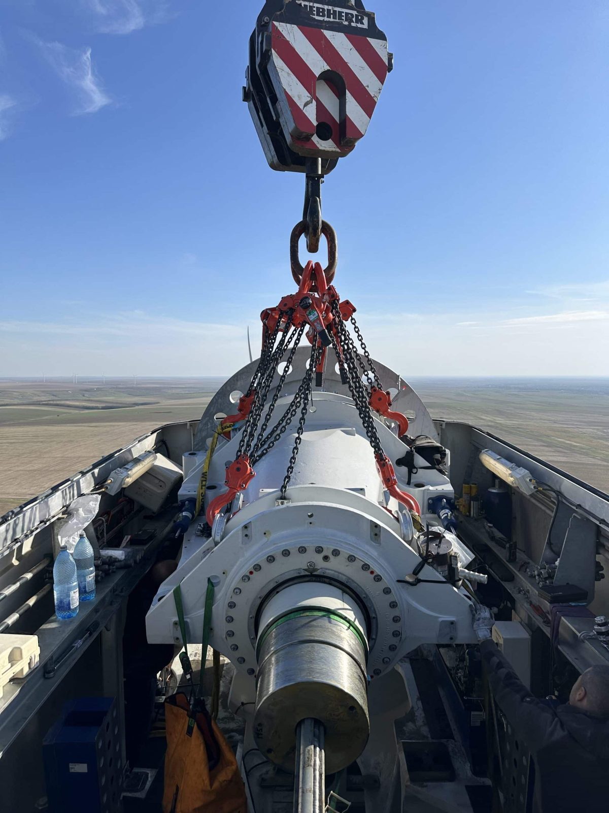 Excelling in wind turbine main component services image