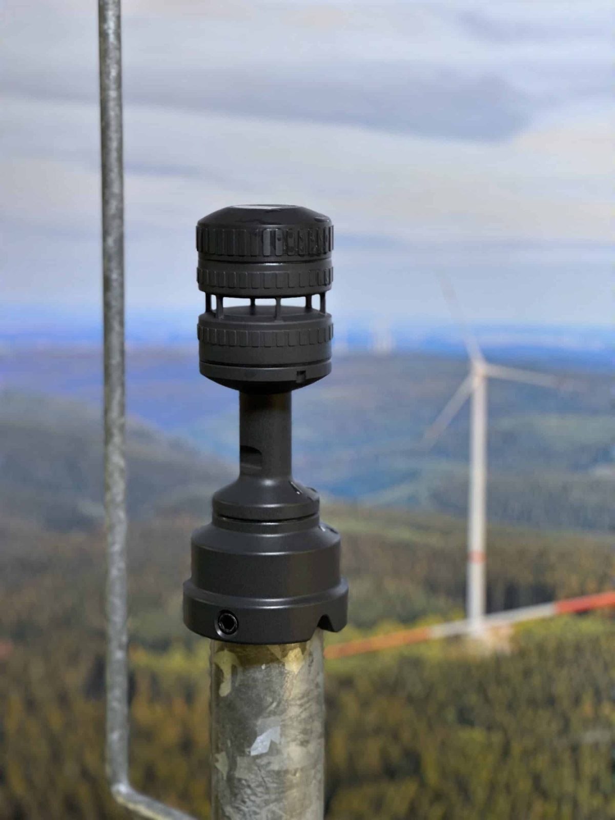 Sound precision: acoustic resonance sets the tone for wind sensing image
