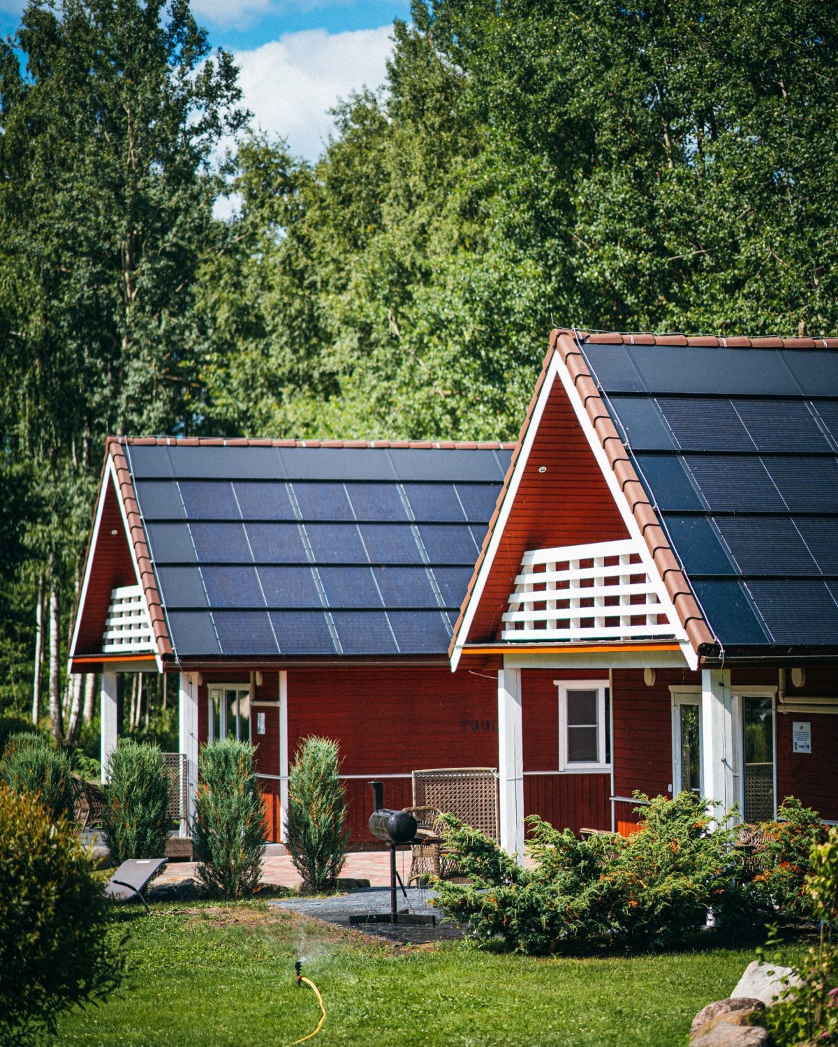 Guiding the growth of local energy production with in-roof solar image