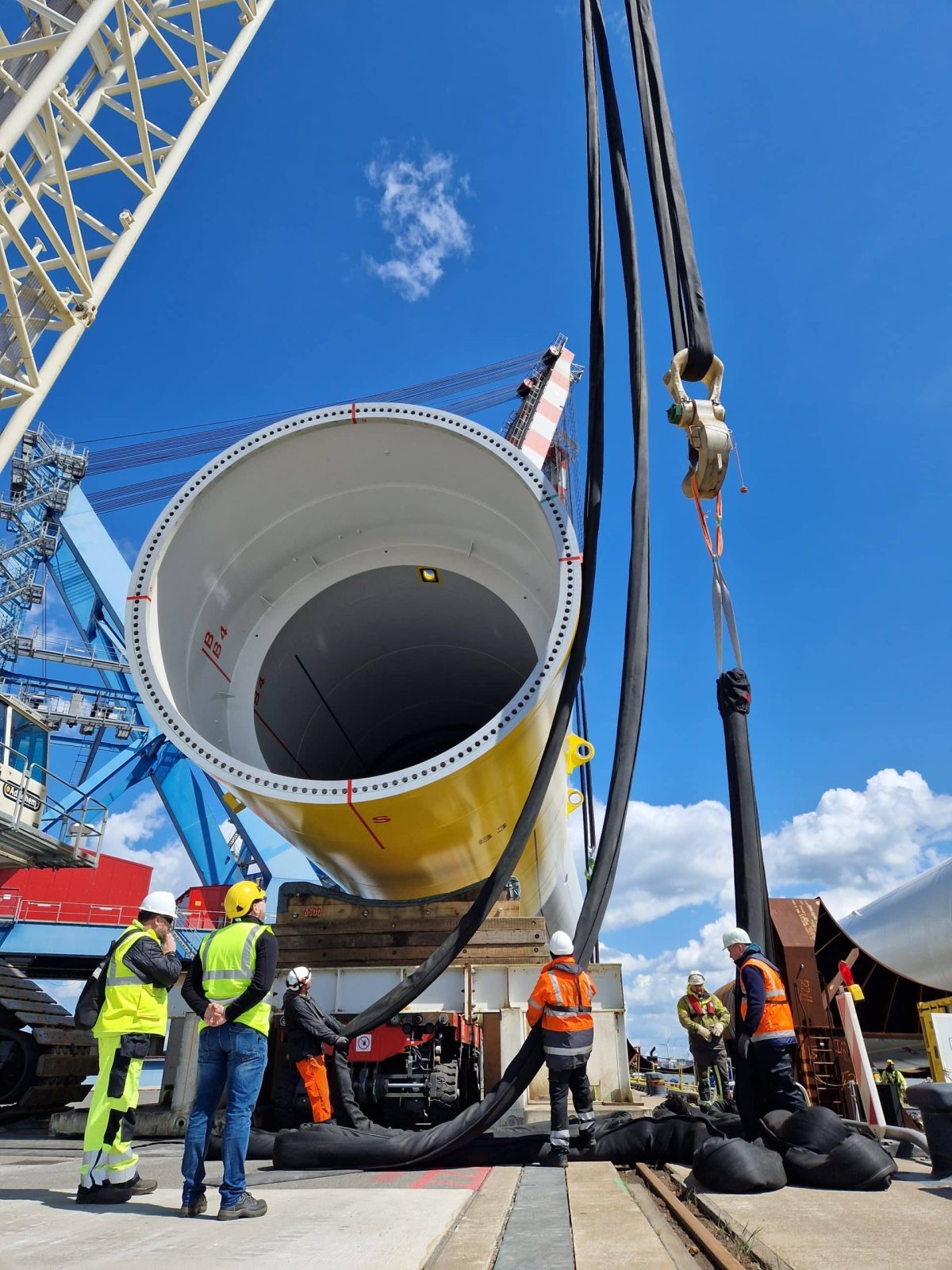 Revolutionizing lifting with heavy lift slings image