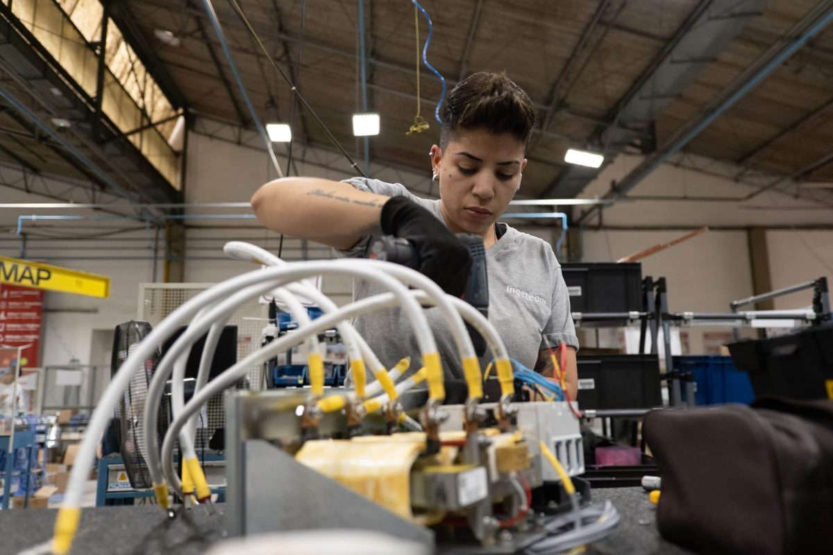 How to meet worldwide manufacturing and service capabilities with a global technology partner image