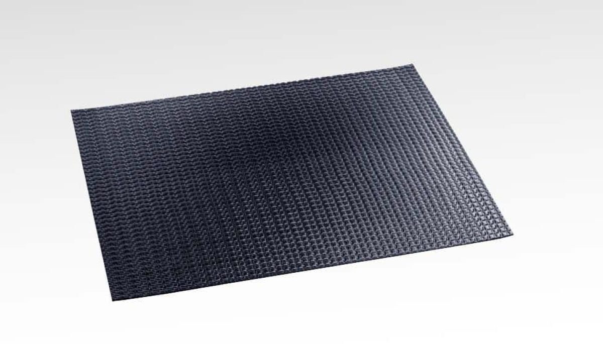 Vehicle-integrated photovoltaics (VIPV): Flexible solar modules deliver 30 percent more power image