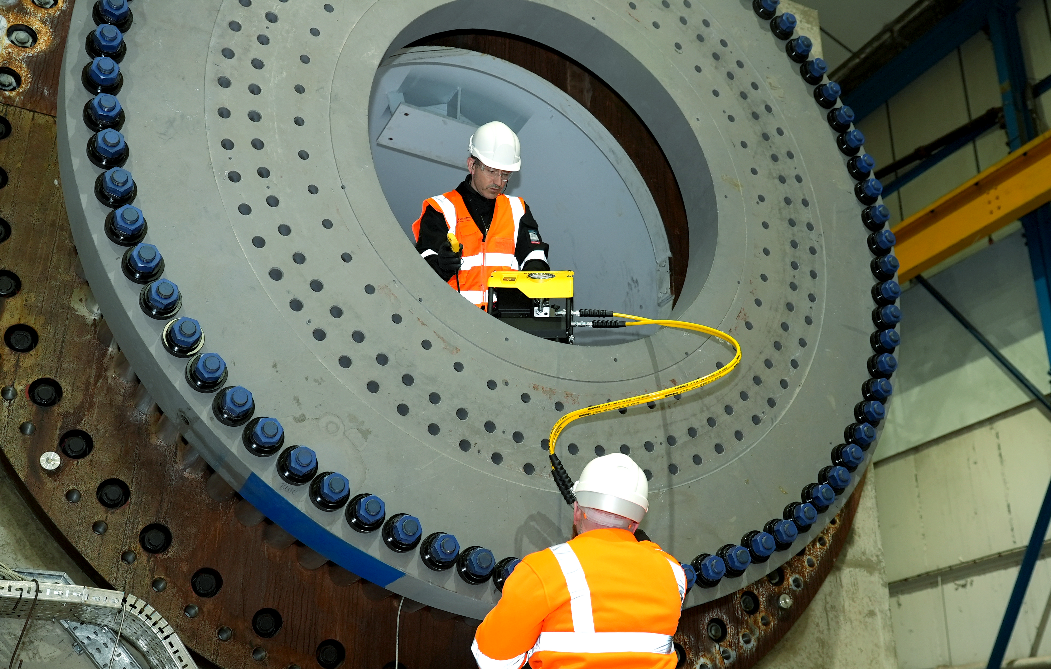 Portable hydraulic power for modern wind maintenance image