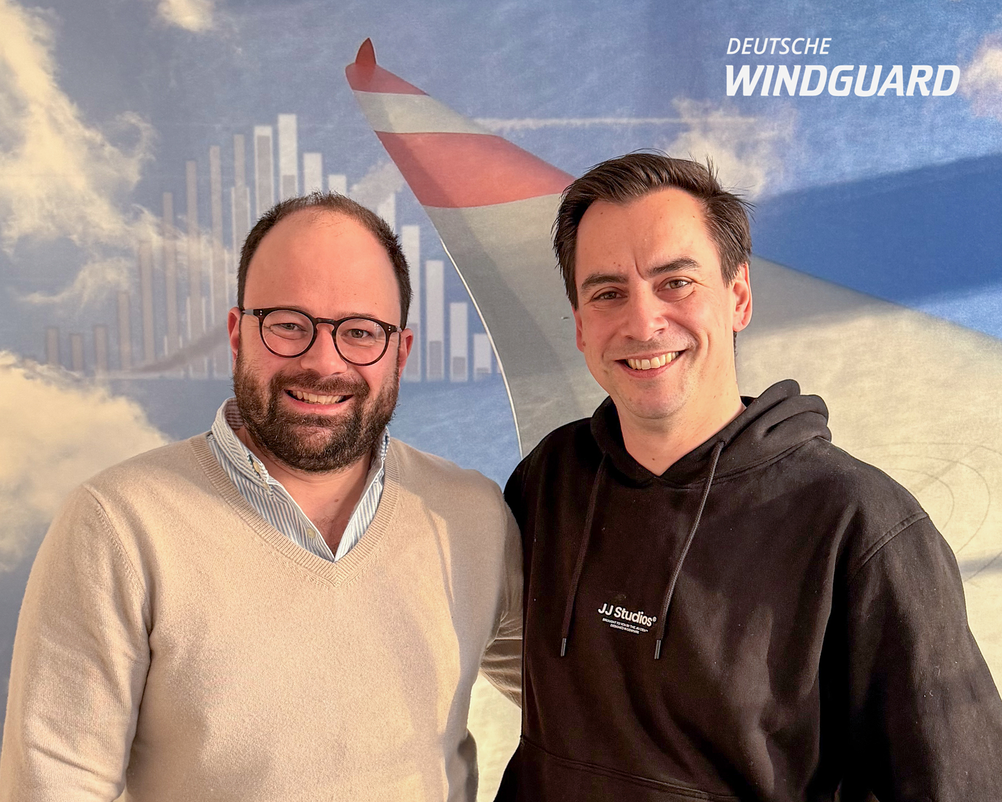 Falko Feßer (right), long-standing Managing Director of Deutsche WindGuard Systems GmbH in Berlin, is pleased to welcome Leif Rehfeldt (left) to the management board.