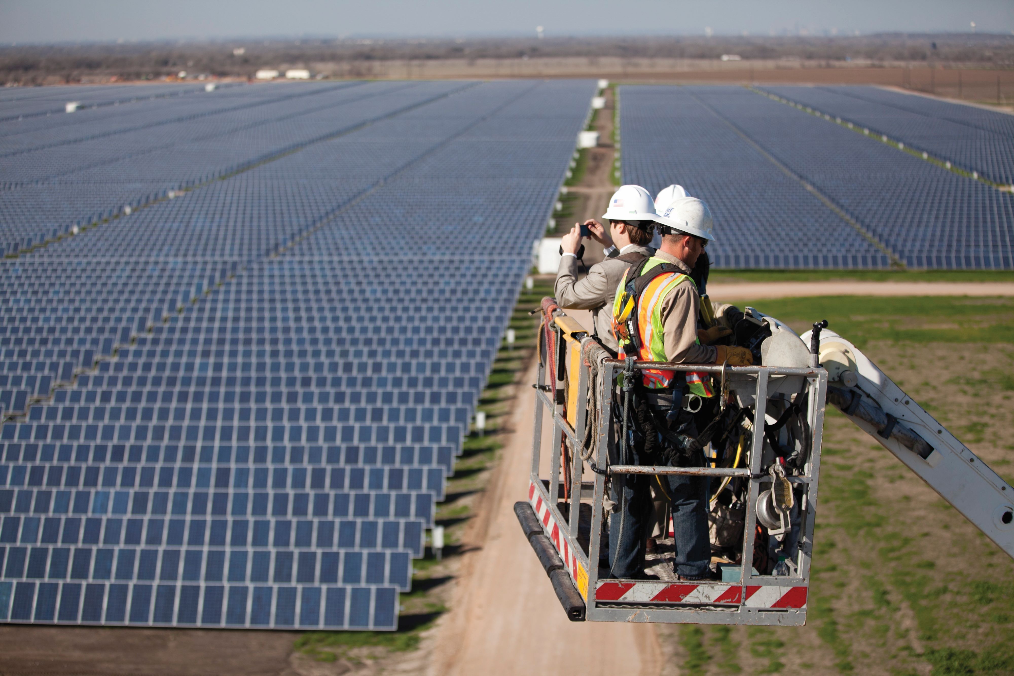 RES signs major solar O&M contract with Repsol for over 1.5 GWp in the United States image