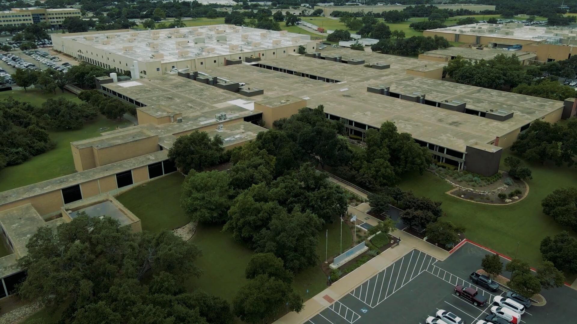 SolarEdge Begins International Shipments of U.S.-Manufactured Residential Solar Technology image