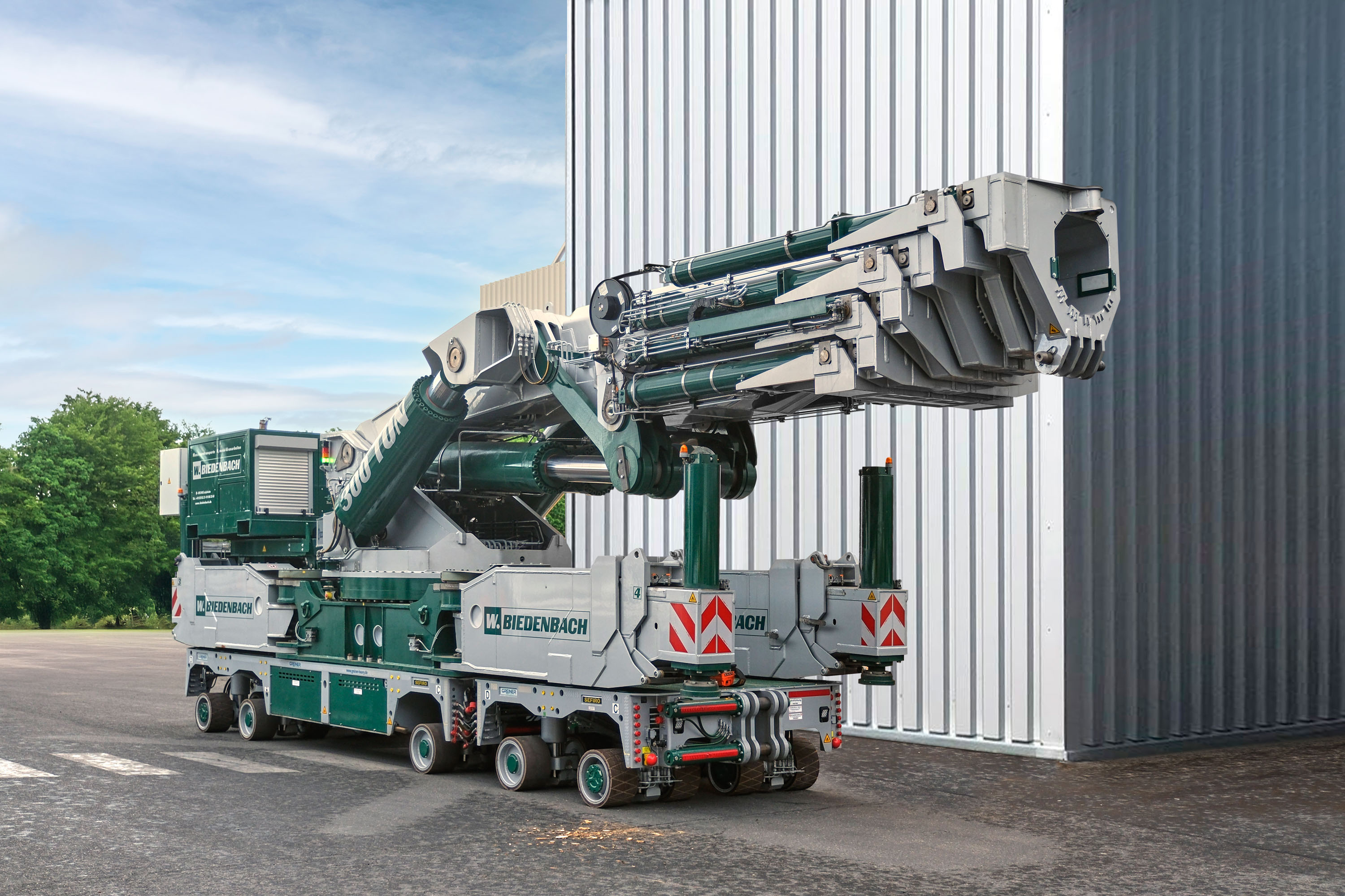 Heavy machinery on the hook with unprecedented ease image
