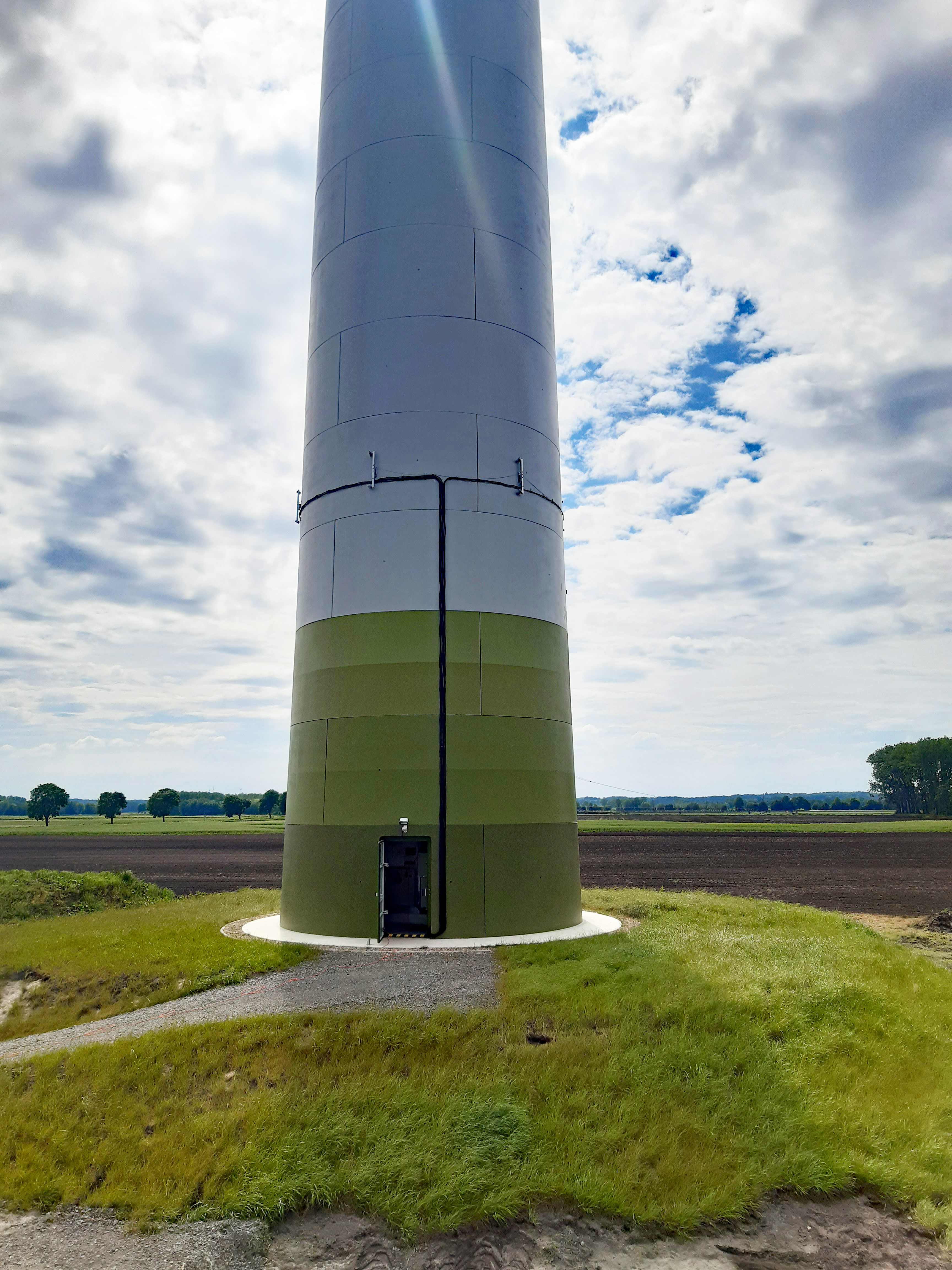 Bird protection at wind turbines: camera-based detection systems in practical use image