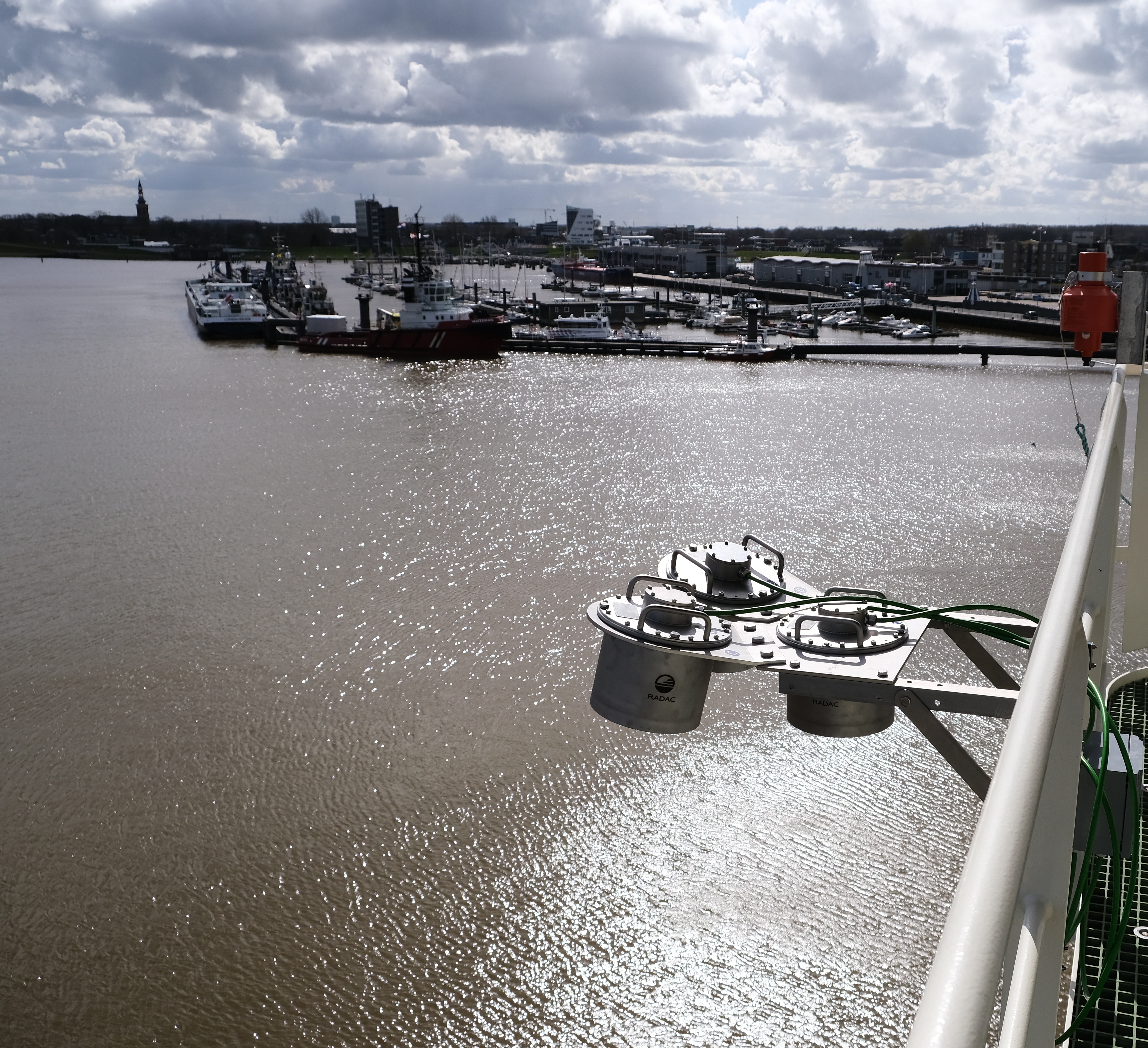 Mastering the waves: onboard data in offshore operations image