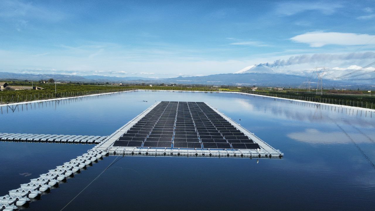 Sicilian Agricultural Producer Installs Innovative Floating Solar System to Cut Electricity Costs by 90% and Conserve Water image