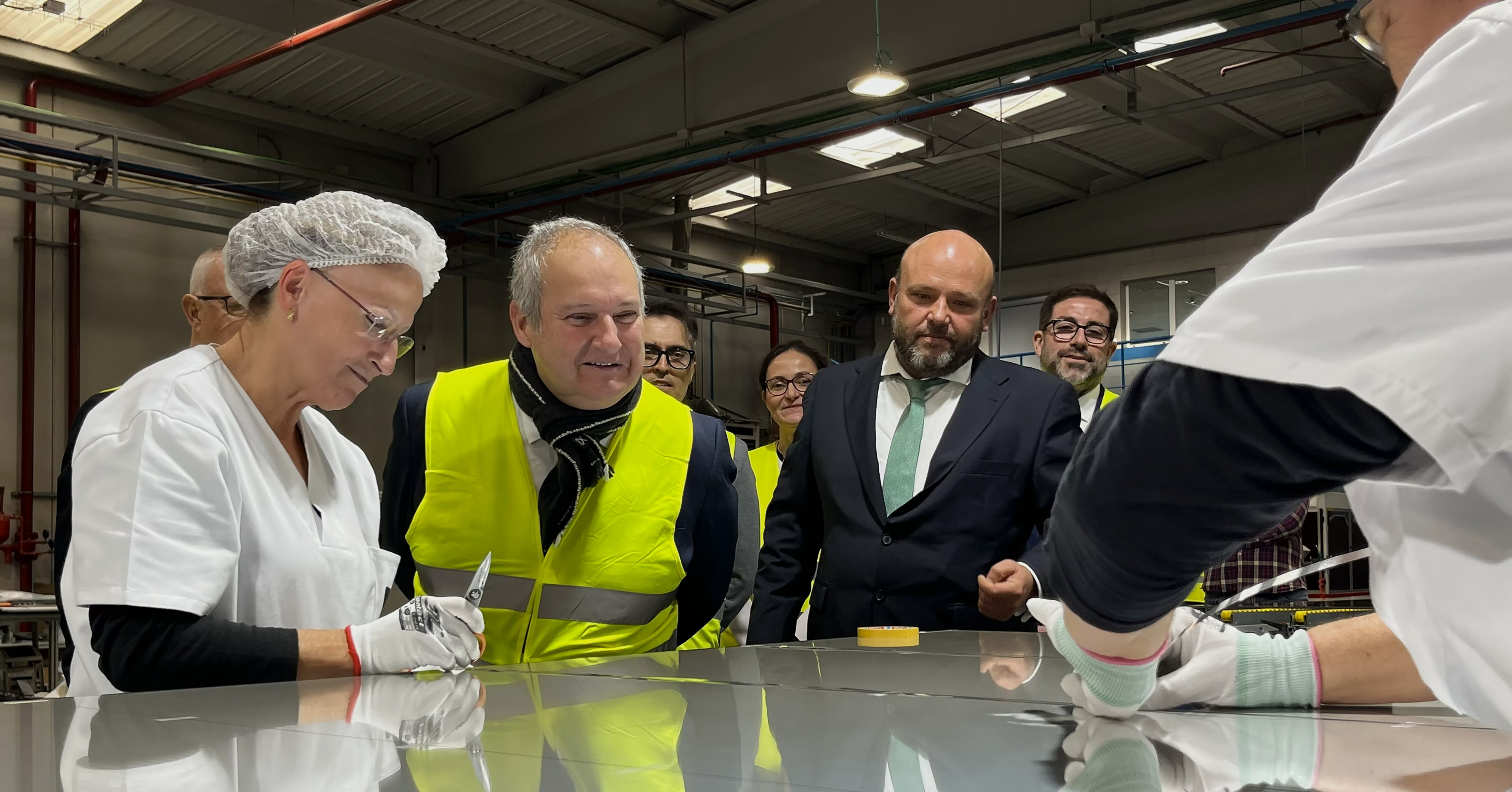 Spanish Minister of Industry and Tourism Jordi Hereu Highlights Onyx Solar's Innovation During a Visit to the company’s facilities image