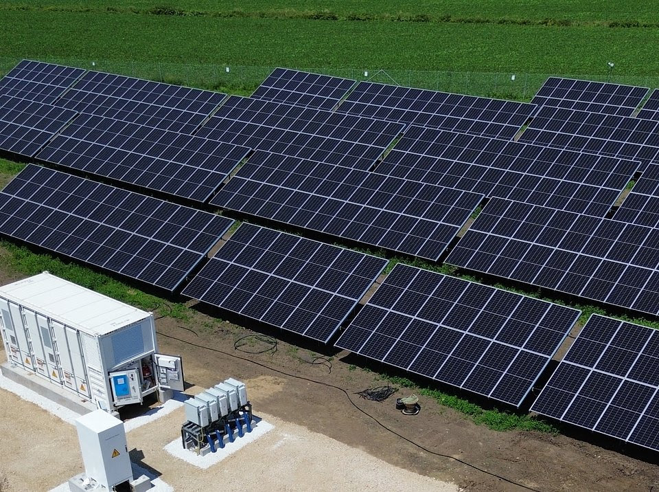 R.Power sells 49.99% stake in 127 MW / 254 MWh BESS project in Romania to Eiffel Investment Group as part of a new joint venture image
