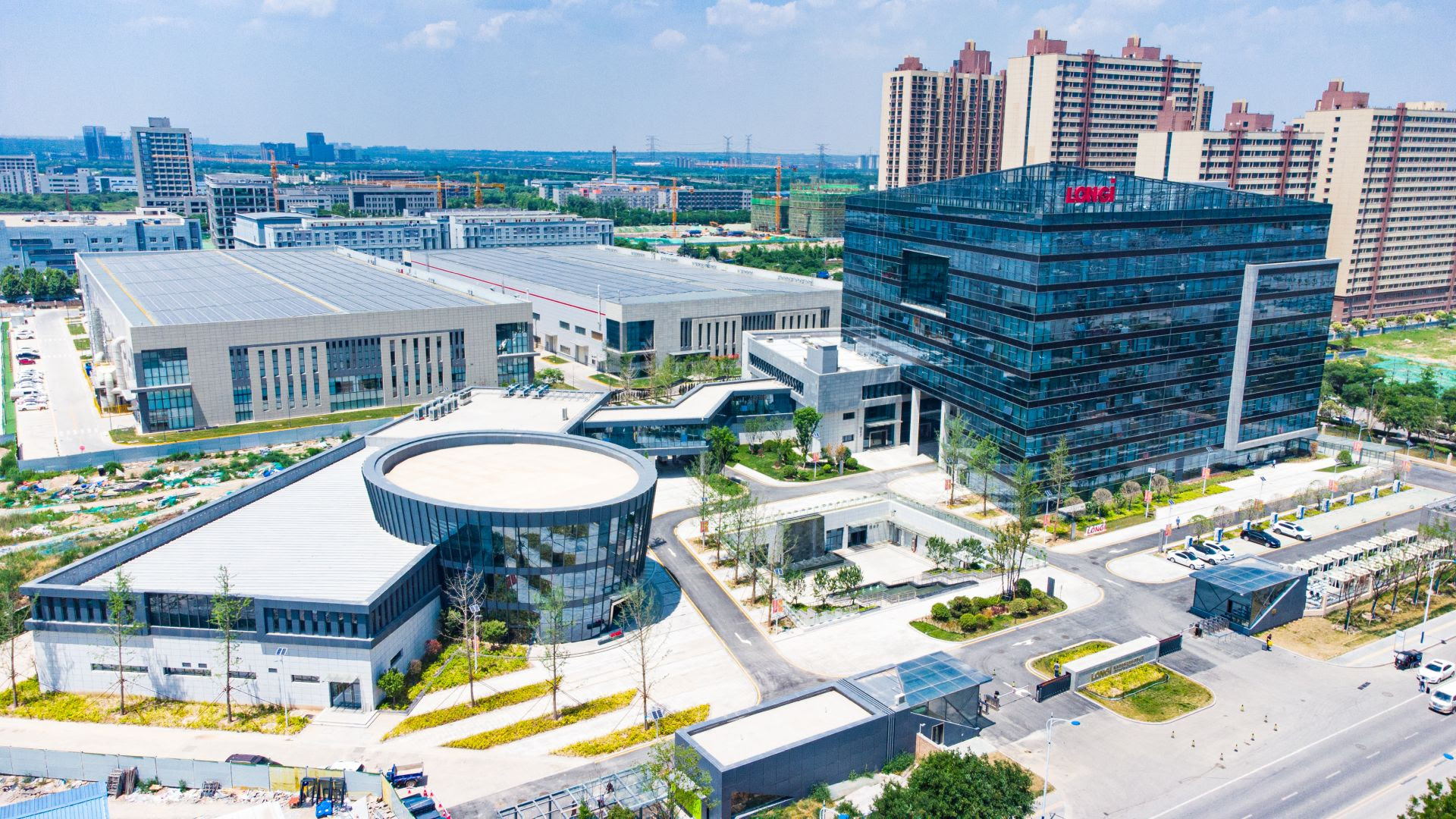 LONGi achieves two world efficiency records of 28.13 percent for HIBC cells and 26.4 percent for modules image